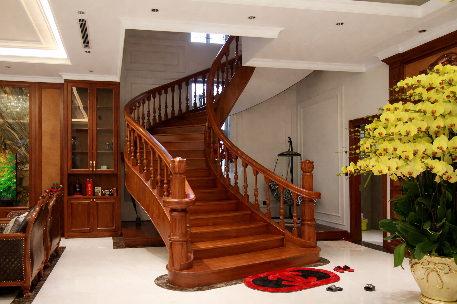 Quy trình thi công tỉ mỉ và sự kỳ công của người thợ mộc